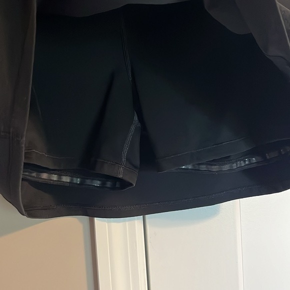 Athleta Action Skort In Dobby 14.5" in Black - Size S - Picture 10 of 11